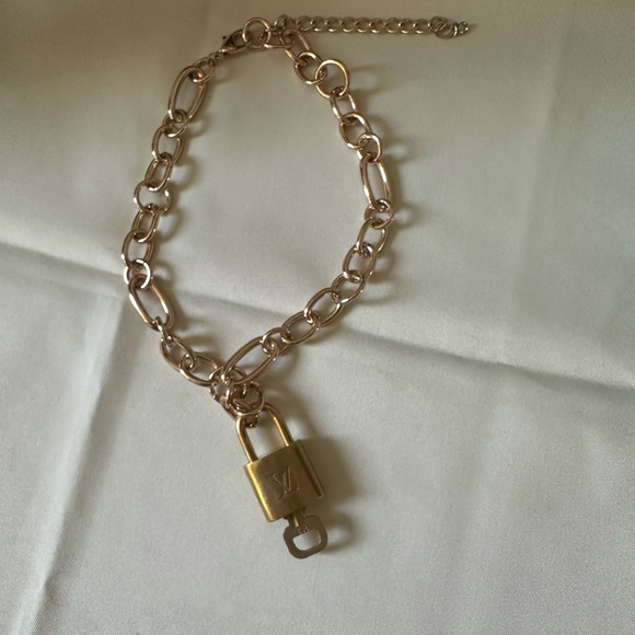 Louis Vuitton lock and key with Necklace - Picture 1 of 2